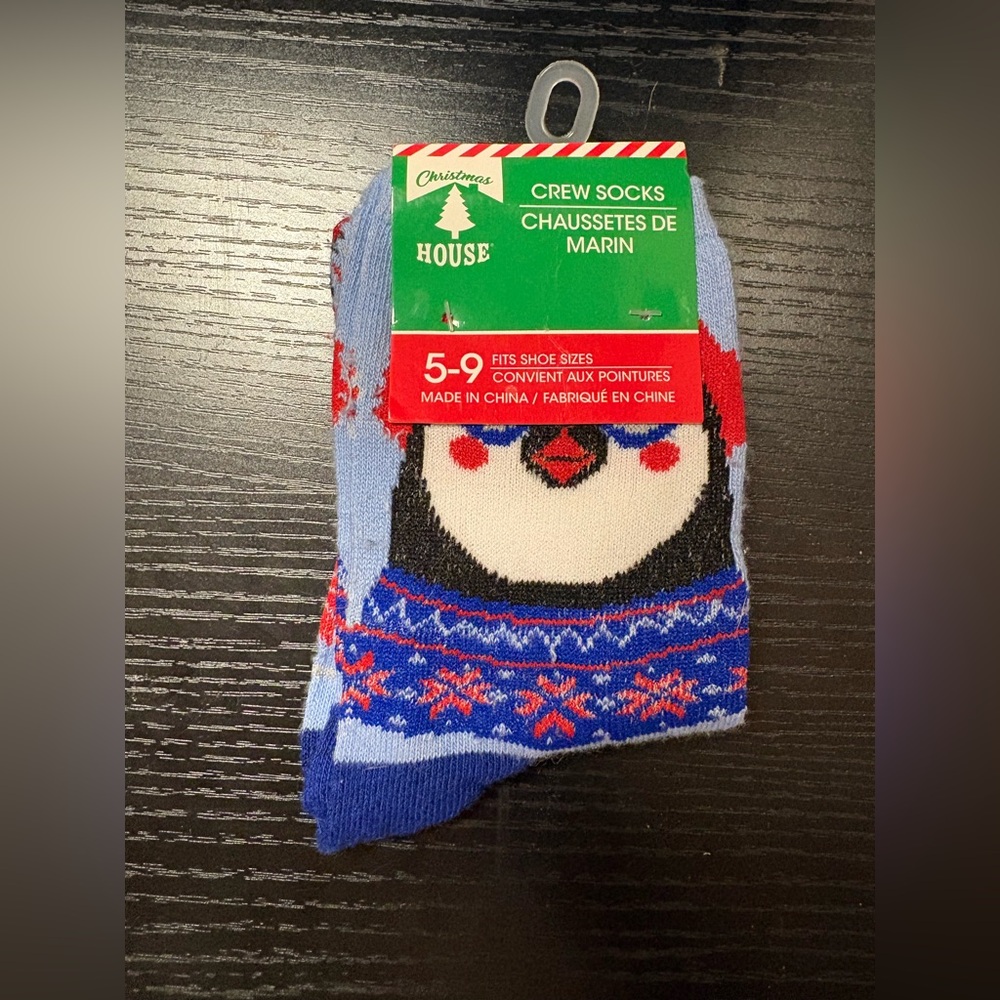 Christmas House Penguin Crew Socks Size 5-9 Holiday Winter Socks